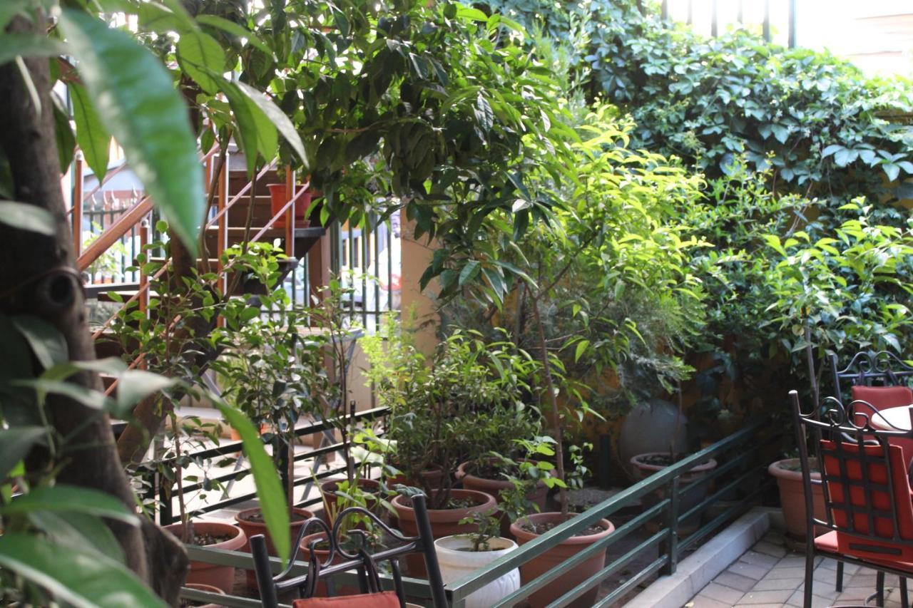 Hotel Vila 15 Tirana Kültér fotó