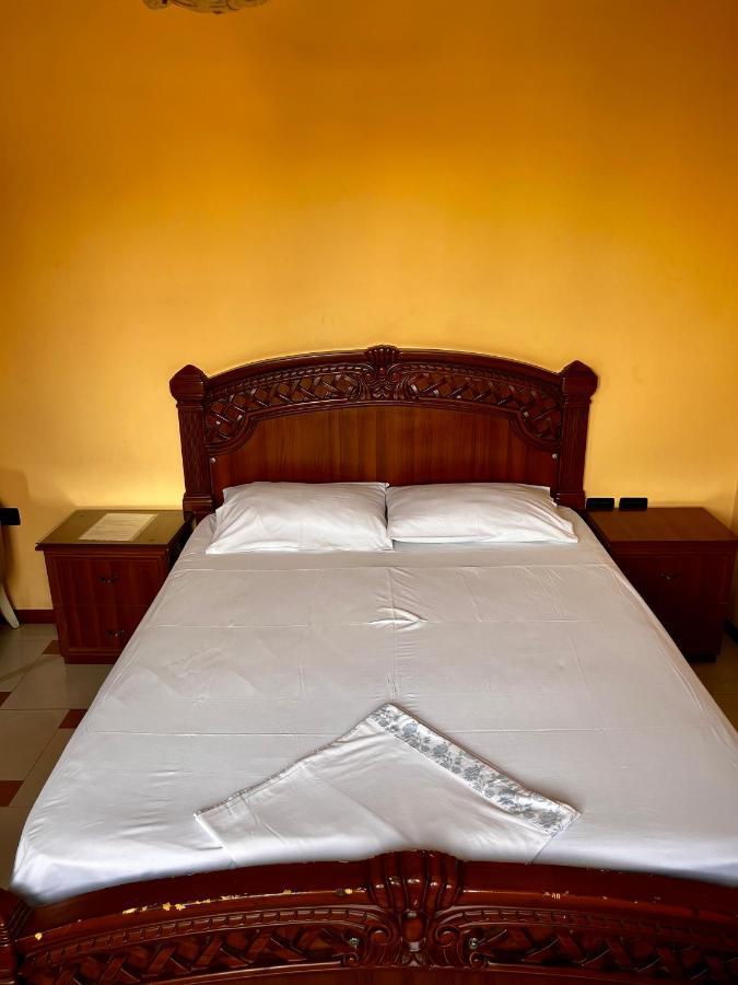 Hotel Vila 15 Tirana Kültér fotó